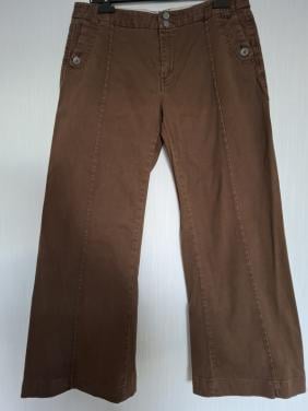 Didi broek met dubbele riemlussen en knoopdetails. Bruin. Maat 44