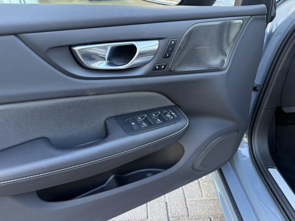 Volvo V60 t6 398pk recharge r-design| panodak| adap.cruise| 360camera| sty