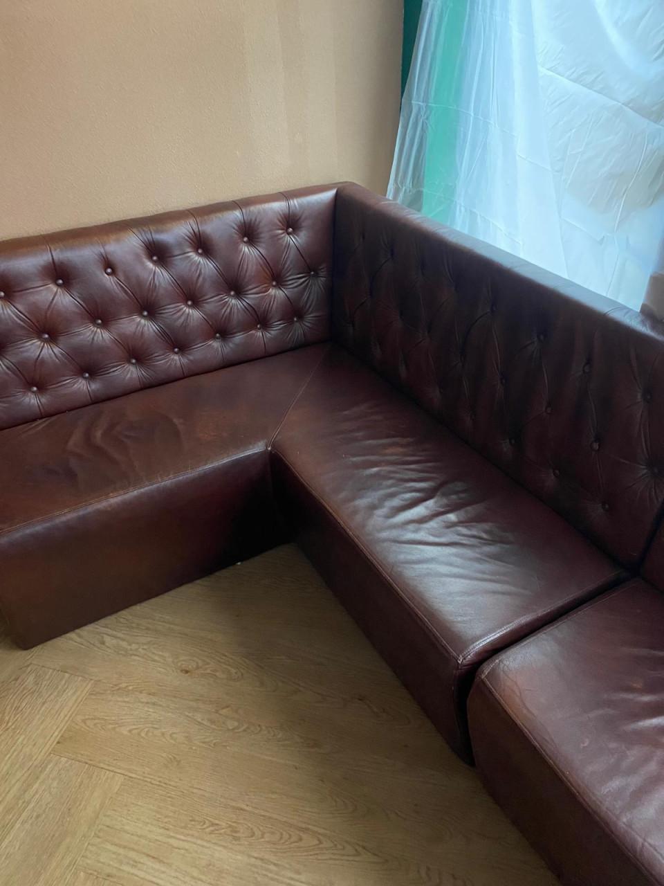 Luxe Chesterfield Horeca Hoekbanken – 8 sets beschikbaar