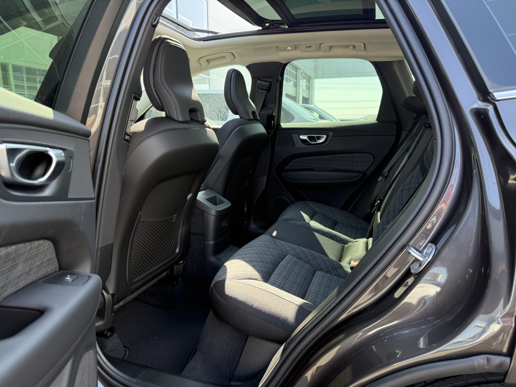 Volvo XC60 t6 awd gt essential driver assist