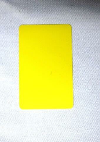 Plastic Card PVC €.0,15 Kleur: geel 54 x 86 x 0,5 mm