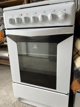 4 pits Gasfornuis met elektrische oven en gasslang 85x50 cm.