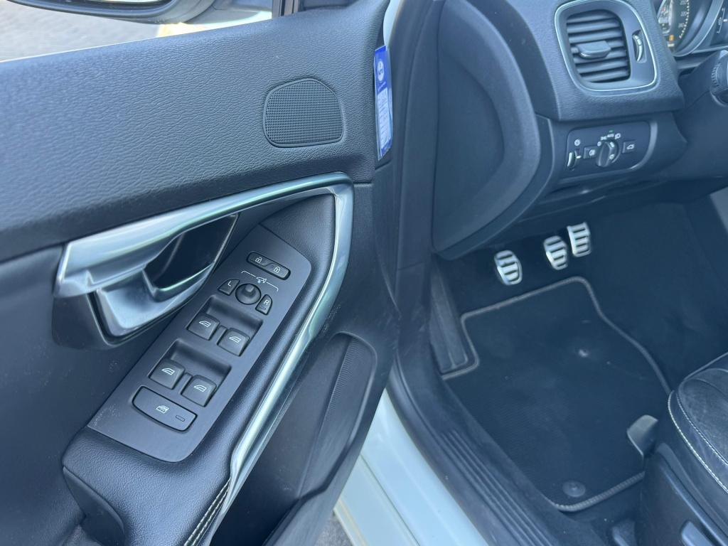 Volvo V40 2.0 d2 r-design business * nap * 100% onderhouden * 2e eigenaar