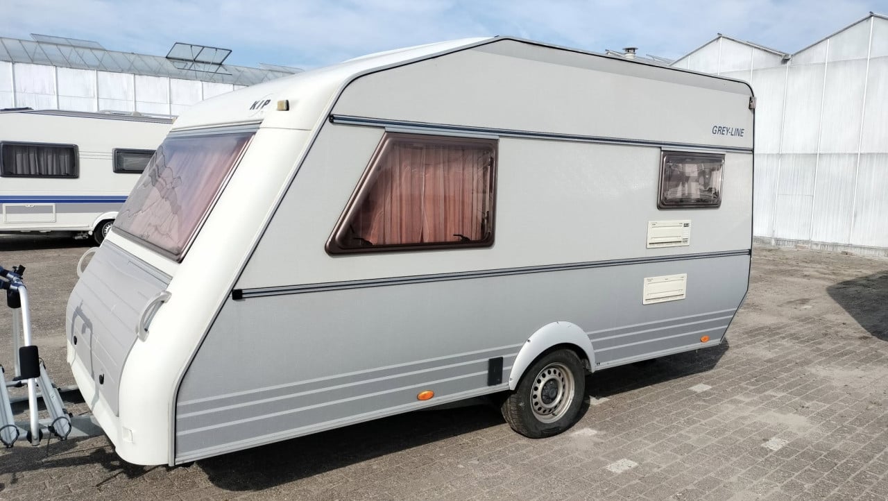 SCHITTERENDE Kip Greyline met voortent