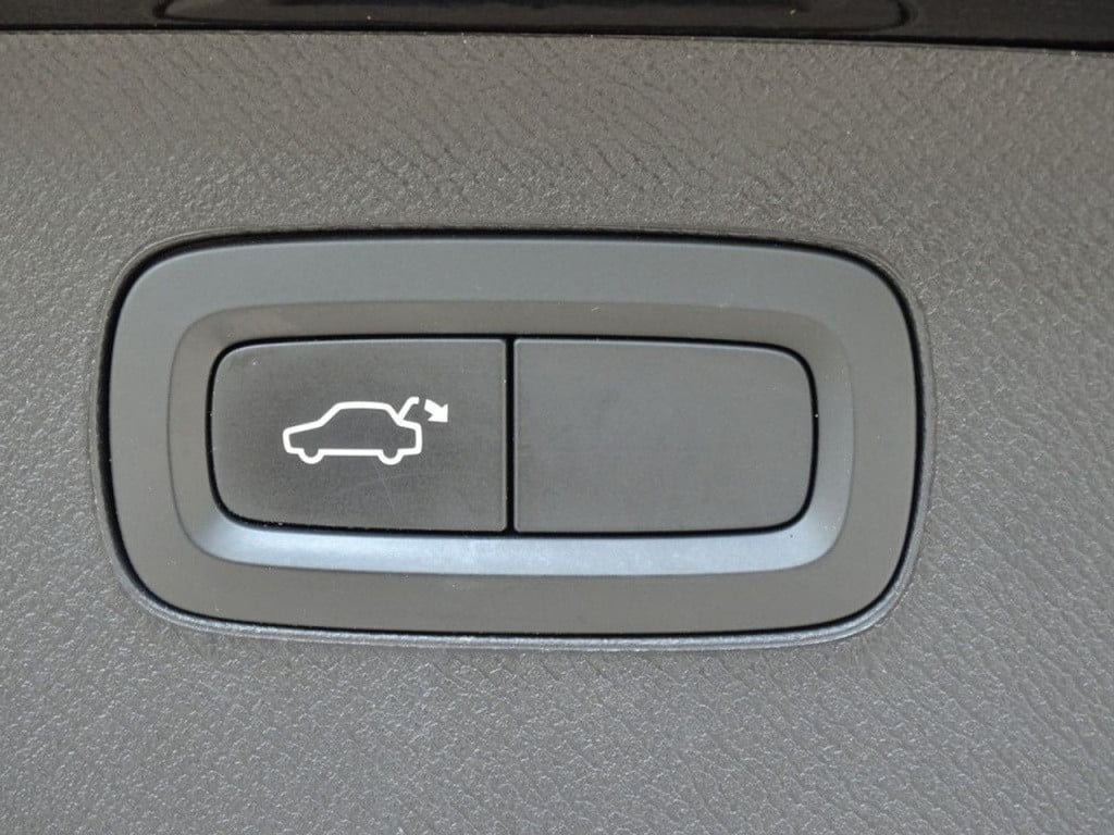 Volvo XC90 2.0 t8 twin engine awd momentum 7-persoons | pano