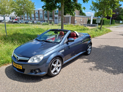 Opel tigra 1.8i cabrio 170.000km apk 1jaar bj 2005