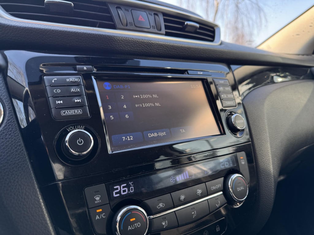 Nissan Qashqai 1.2 n-connecta design pack | trekhaak | panoramadak | naviga