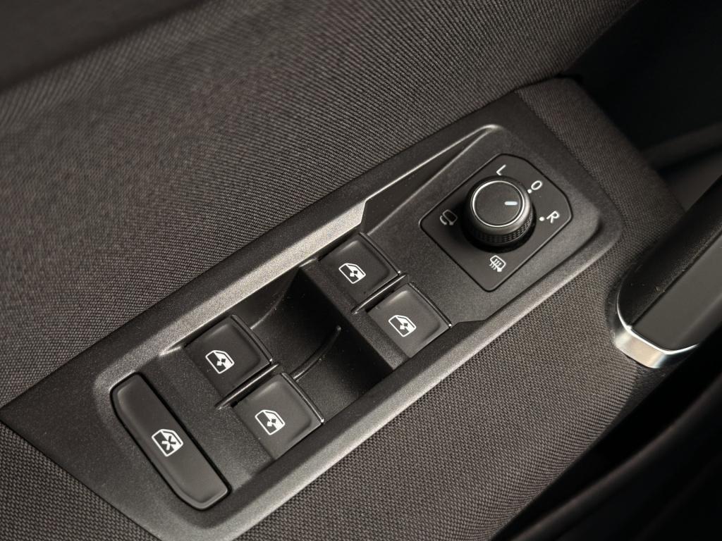 Volkswagen Touran 1.5 tsi highline business r 7p | acc | achteruitrijcamera
