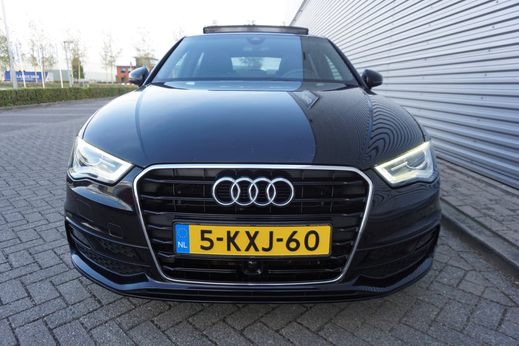 Audi A3 sportback 1.4 tfsi ambition pro line s airco / navi / cruise / pano