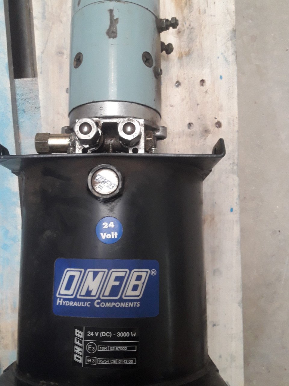 Hydrauliekunit 24volt 3000w, 7.1ltr tank, pomp3.1cc