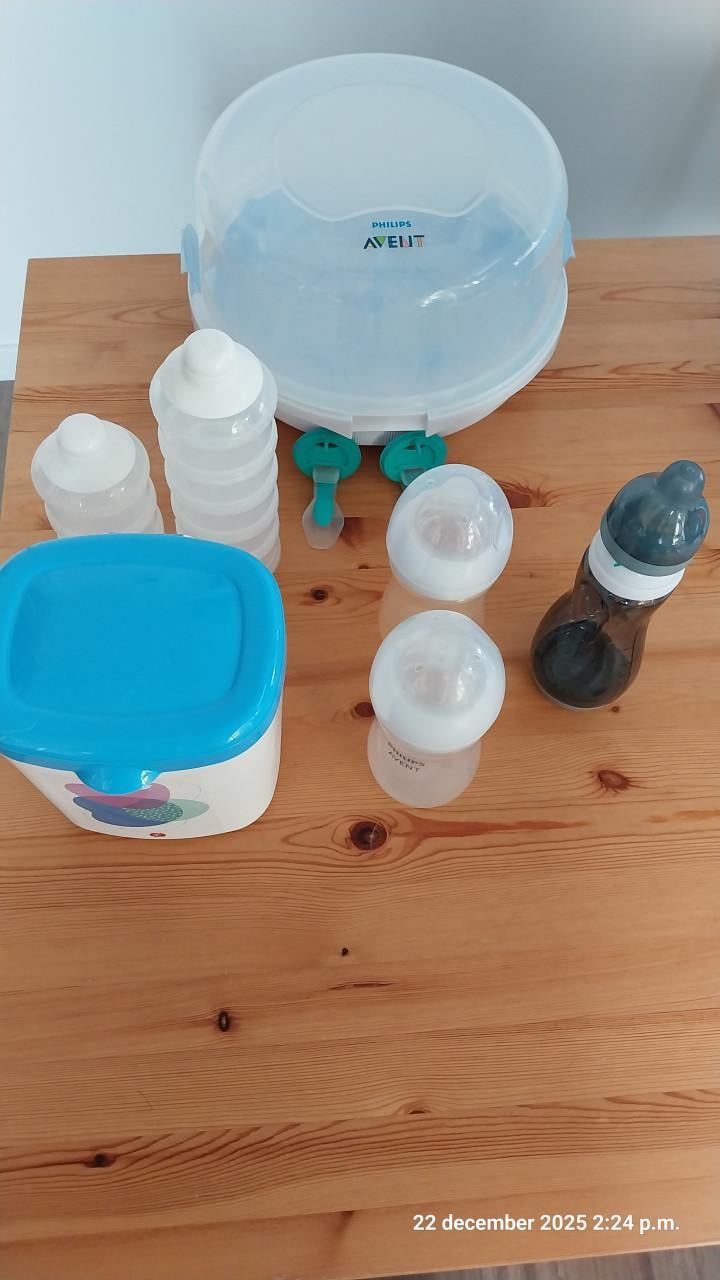 Flessen, magnetronsterilisator en bewaar/reisbakjes