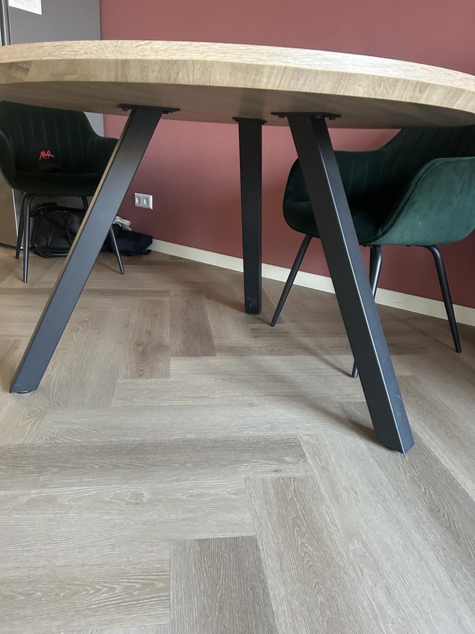 Ronde eettafel  hobby