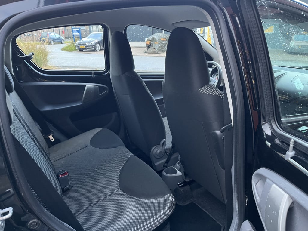 Toyota Aygo 1.0-12v comfort 5-deurs | automaat | park. sensoren | lichtmeta