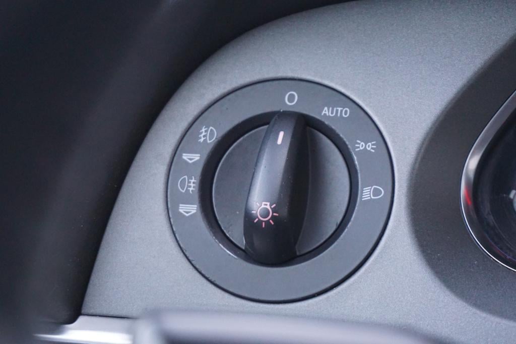 Audi A6 limousine 2.4 v6 pro line automaat - climate / stoelverw. / cruise 