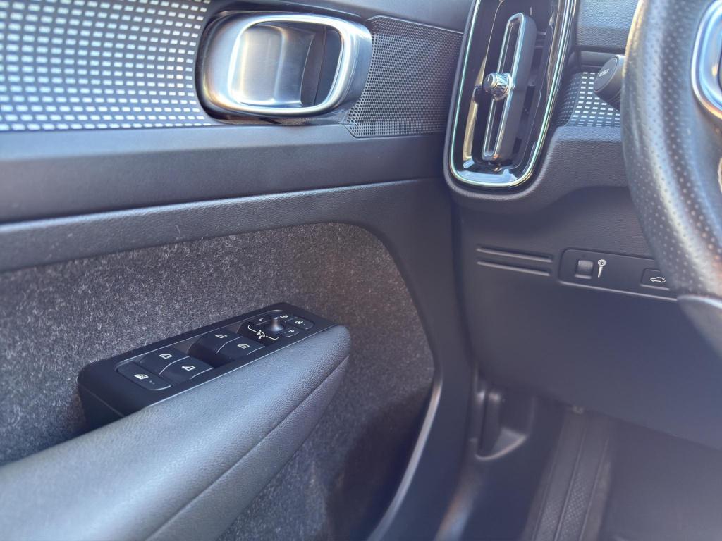 Volvo XC40 1.5 t3 r-design | camera | stoel/stuurverwarming | led | cruise 
