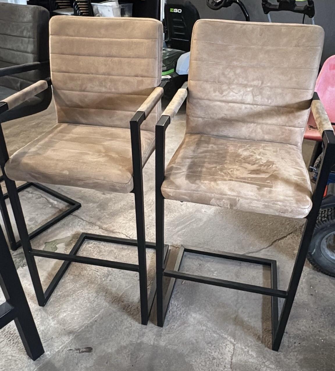 Bartafel met stoelen