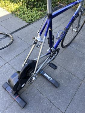 Zwift Hub Smart trainer met fiets
