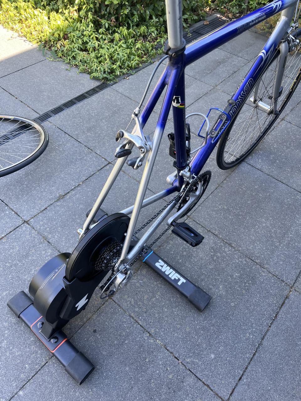 Zwift Hub Smart trainer met fiets