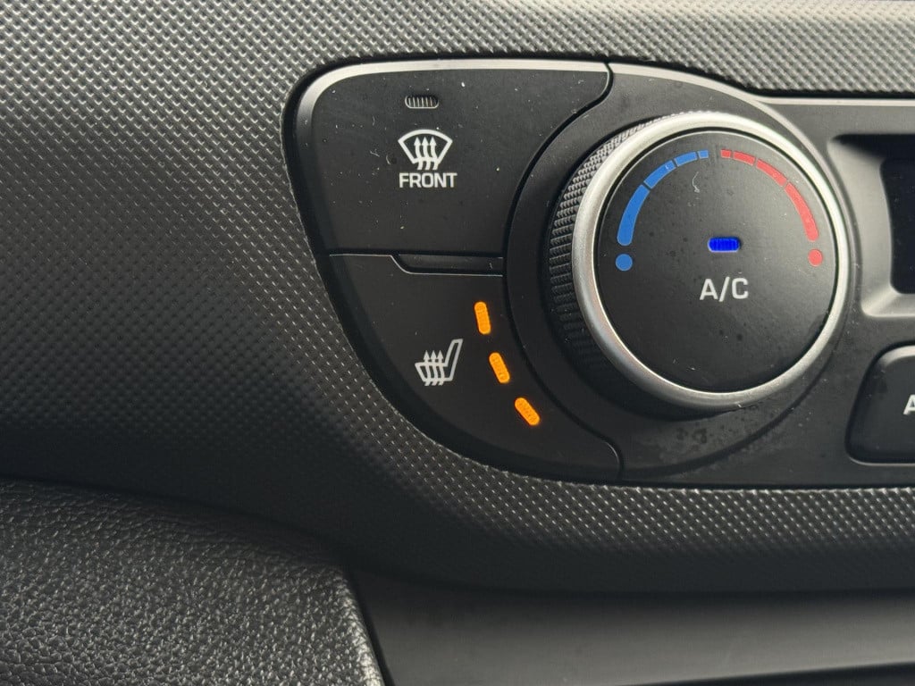 Hyundai I 10 1.0i premium | navigatie | camera | stuur- + stoelverwarming |