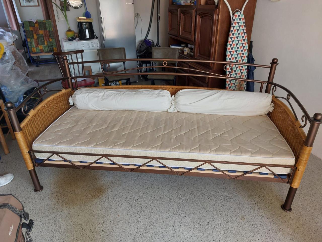 Eenpersoonsbed / bank - GRATIS