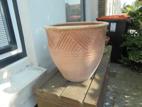 Grote terracotta terraspot