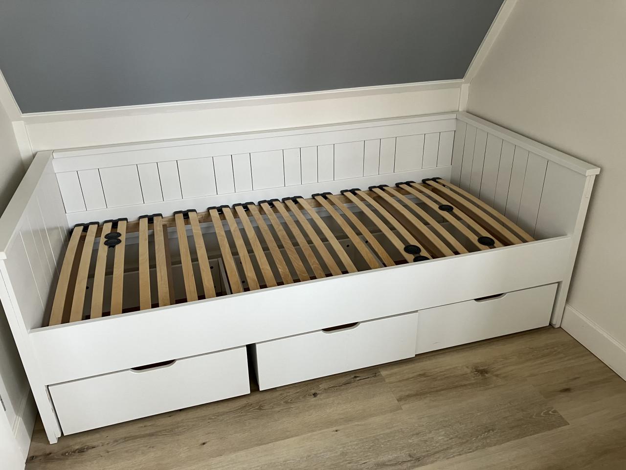 Eenpersoonsbed (90 x 200 cm) inclusief lattenbodem en 3 laden