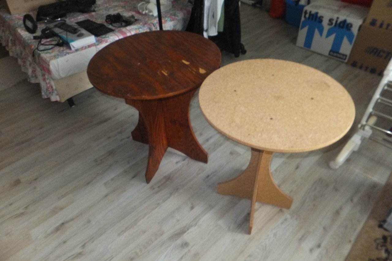 2 bijzet tafeltjes van hout