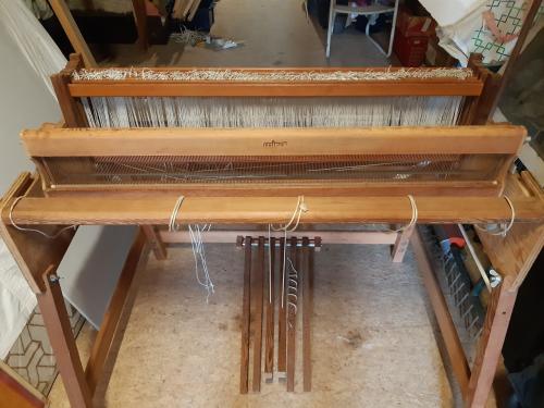 Weefgetouw 90 cm breed met 6 schachten en 6 trappers, trapweefgetouw