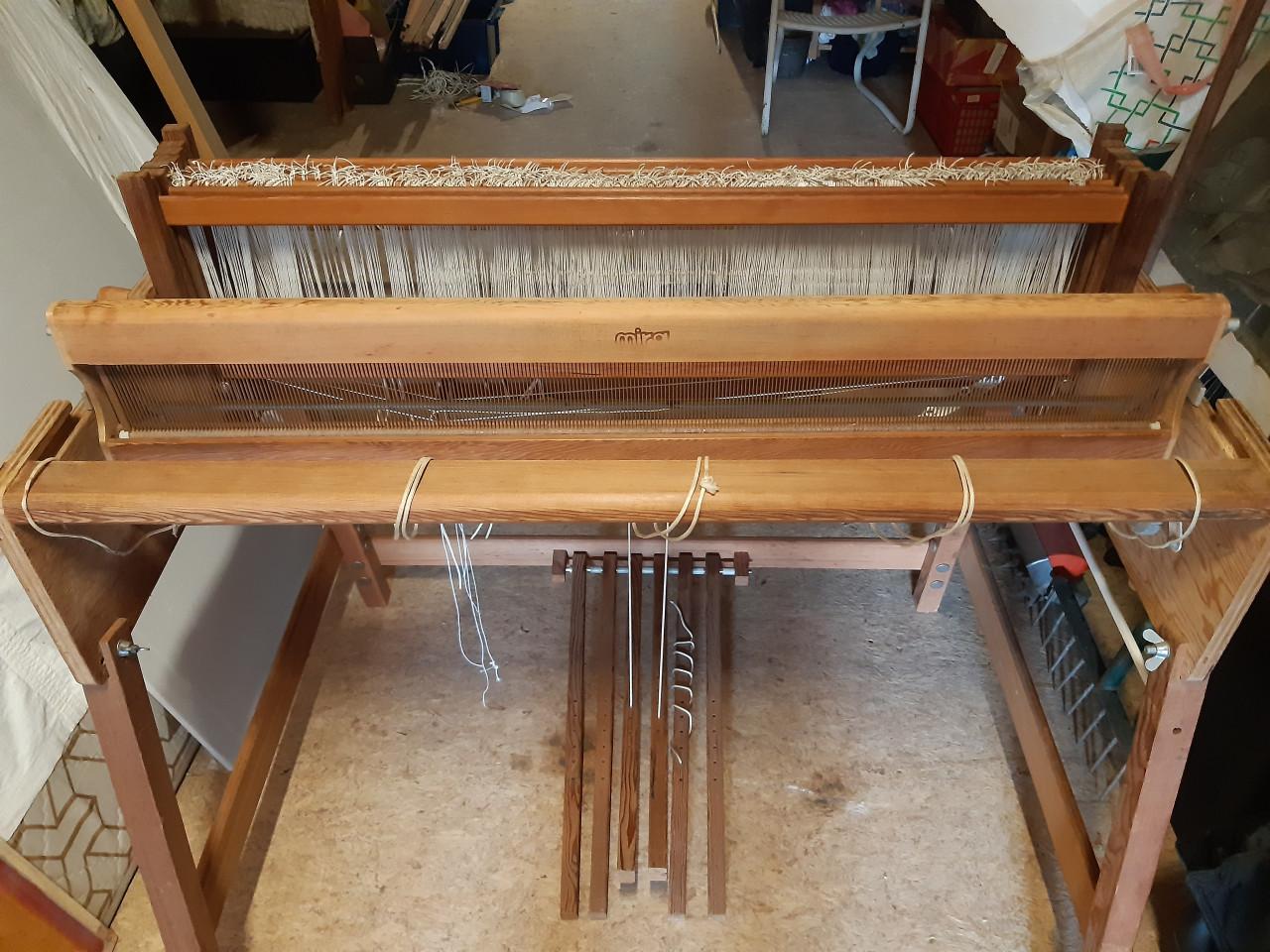 Weefgetouw 90 cm breed met 6 schachten en 6 trappers, trapweefgetouw