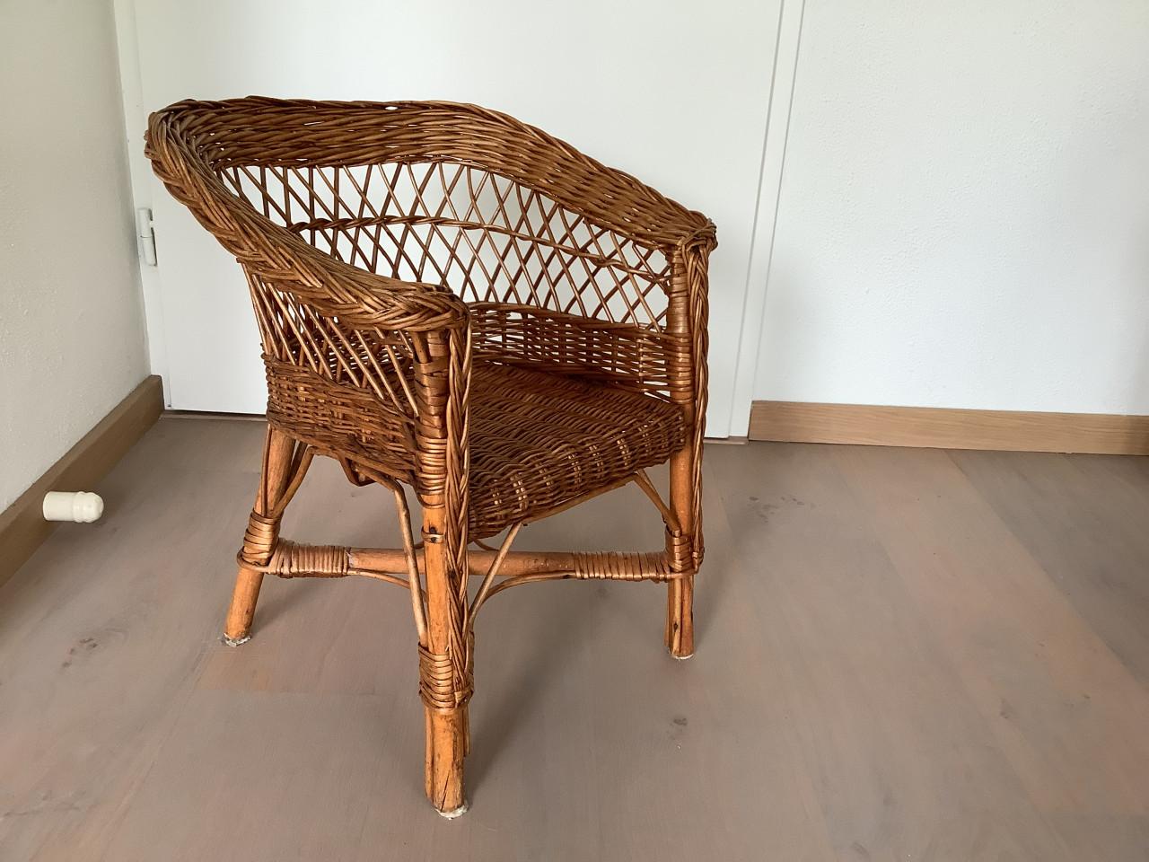 Rotan kinderstoeltje met kussentje