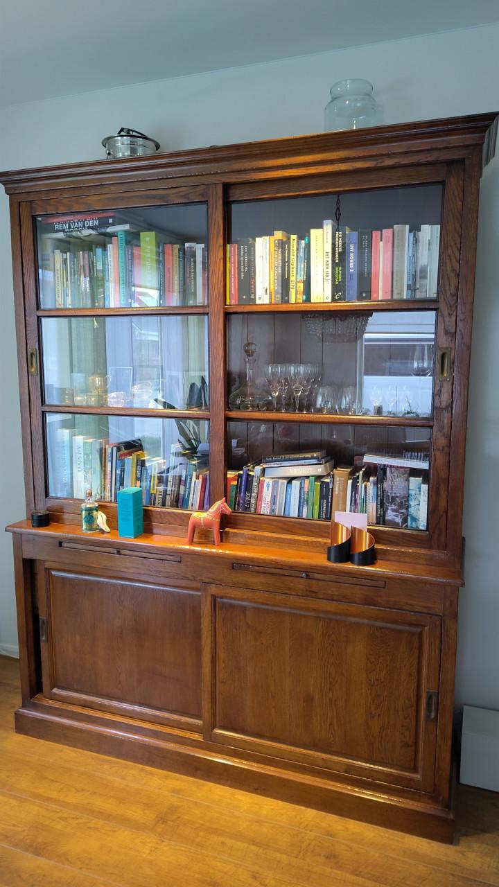 Mooie vitrinekast eiken 165b 45d 215h