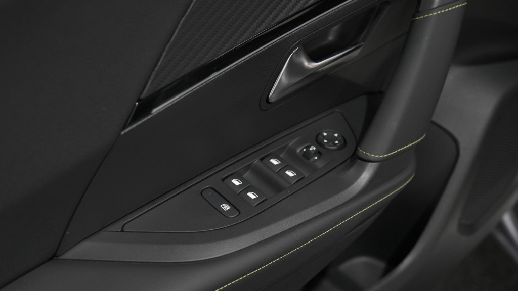 Peugeot 2008 puretech 130 eat8 gt | 360 camera | adaptieve cruise control |