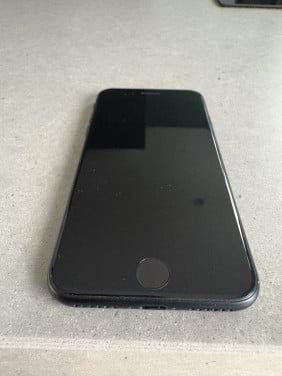 IPhone SE 2022(3e) 64 gb
