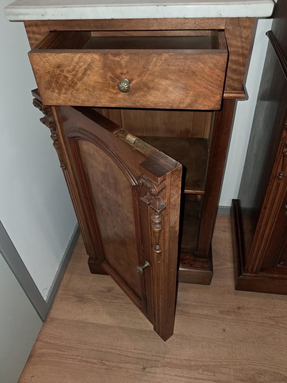 Twee prachtige mahonie nachtkastje