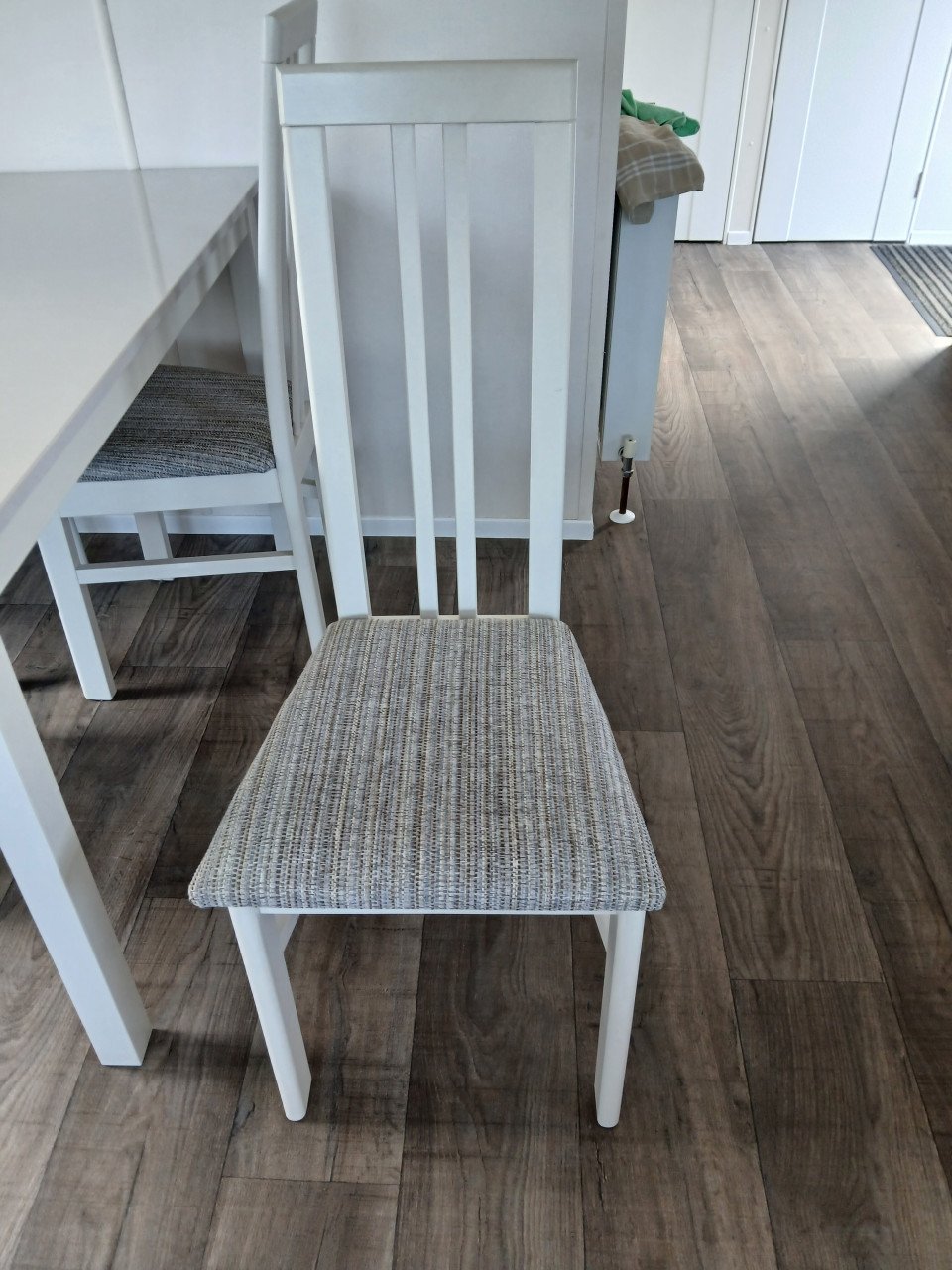Eetkamer tafel met 4 stoelen