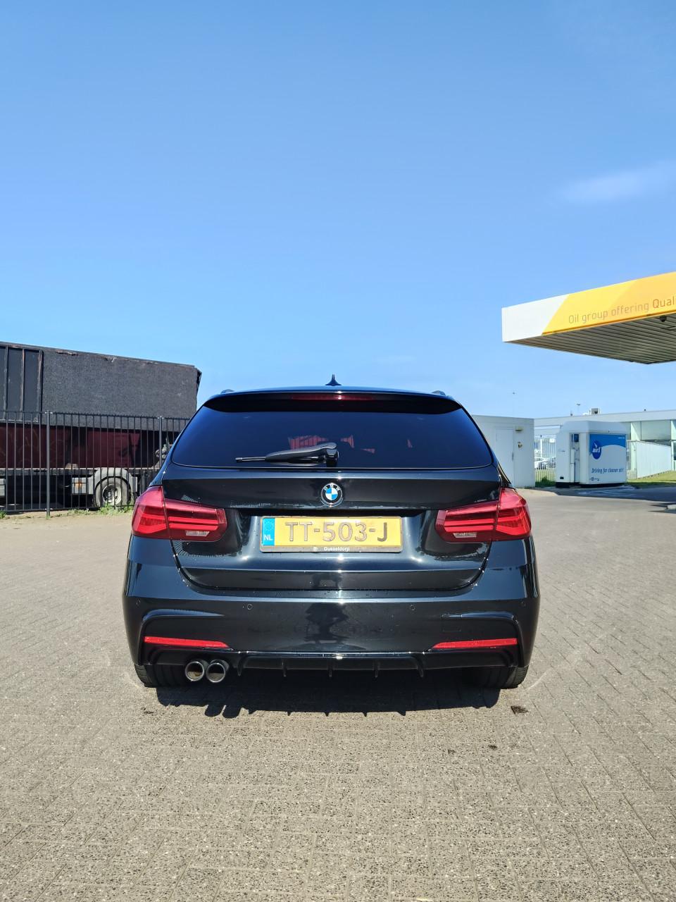 BMW 320I
