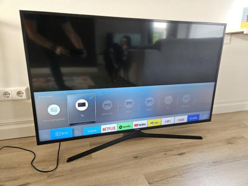 Samsung 50 inch smart LED tv