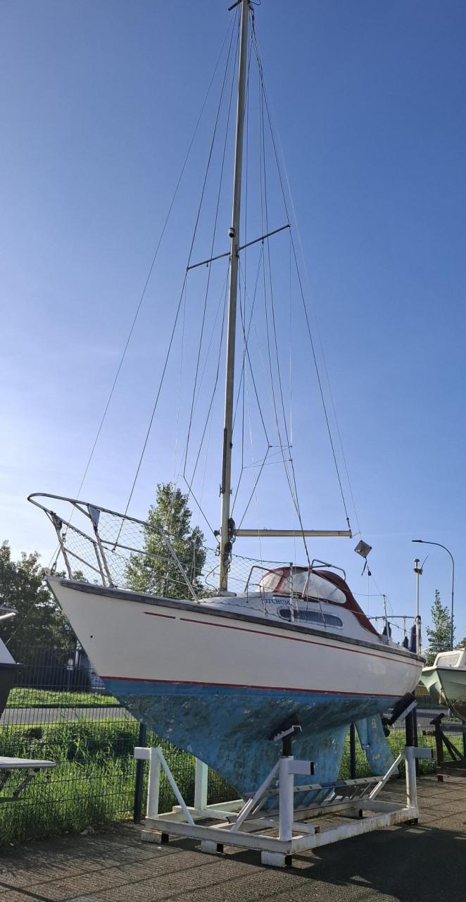 Hurley 700 kajuitzeilboot