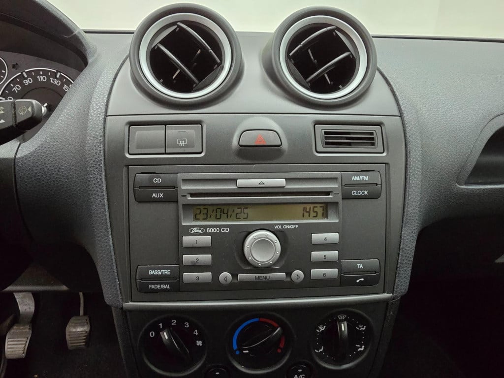 Ford Fiesta occasion 1.3-8v cool & sound | alj uitgekiend concept | airco |