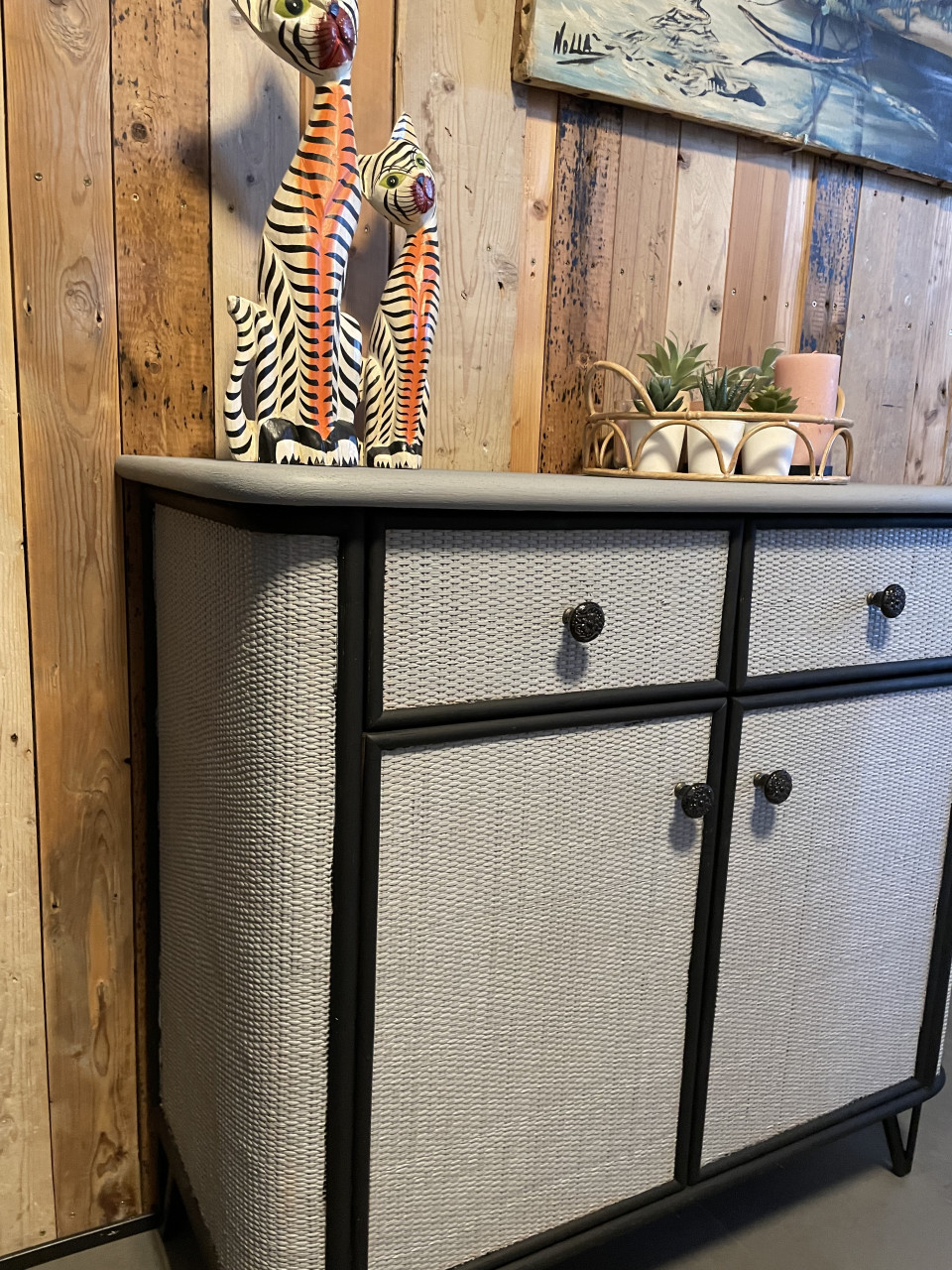Te koop: Uniek stijlvol kastje – een echte eyecatcher!