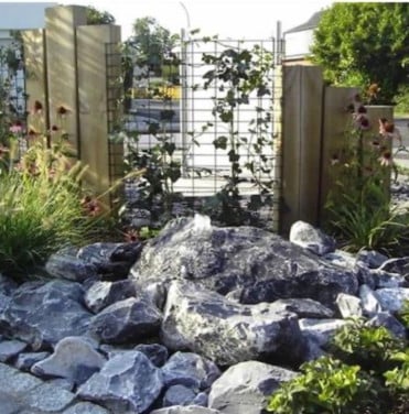 Basalt zwerfkeien voor tuin of vijver 20 stuks.