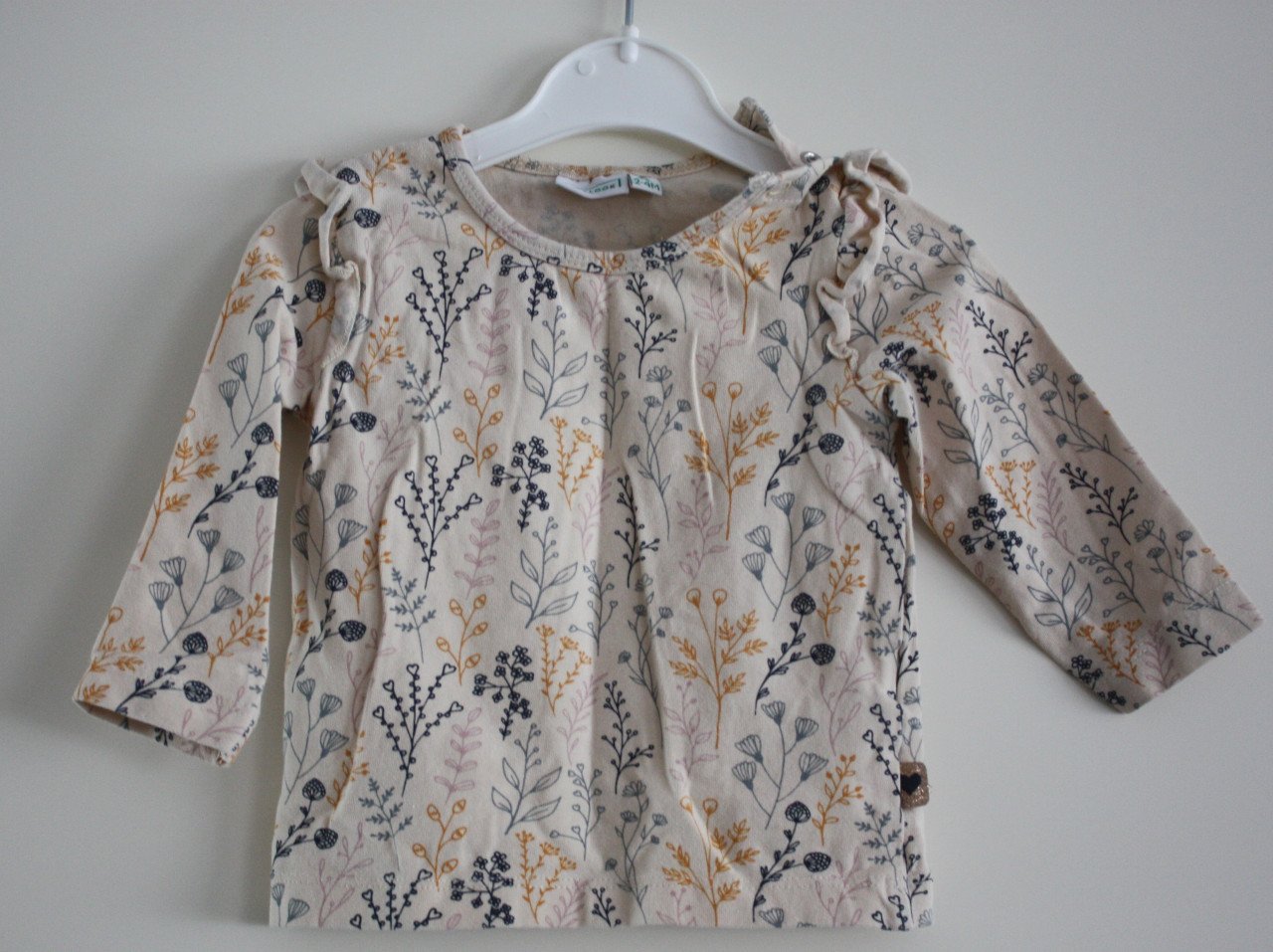 Licht geel shirt met boemen  maat 62