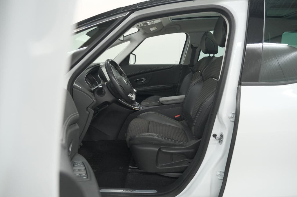 Renault Grand Scenic tce 140 bose | 7 zitplaatsen | trekhaak | camera | bos