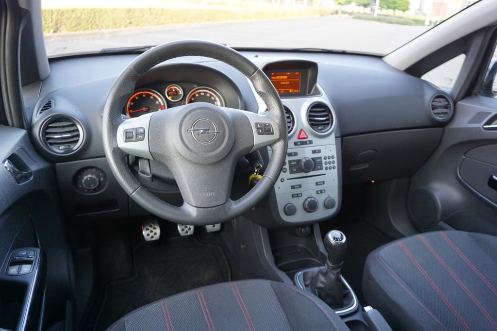 Opel Corsa 1.4-16v sport airco / cruise / elektr. ramen / trekhaak / nap