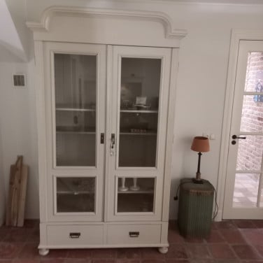 Vitrinekast te koop