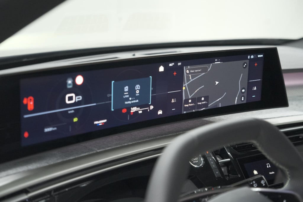 Peugeot 5008 1.2 hybrid 145 gt | panoramadak | camera | elektrische achterk