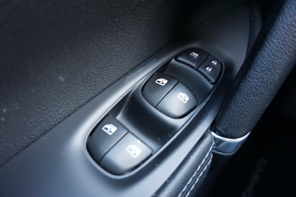 Nissan Qashqai 1.2 tekna panoramadak / navi / cruise / lm velgen / 360 came