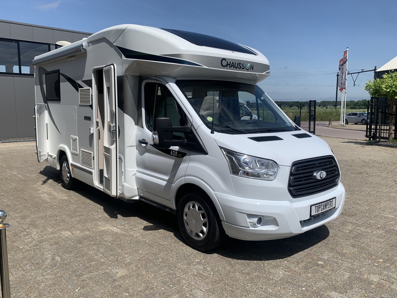 Chausson 628EB Special Edition 25000km (queensbed -hefbed) nieuwstaat