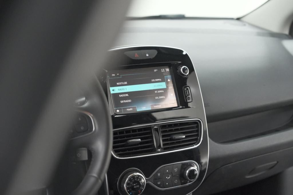 Renault Clio tce 90 limited | camera | navigatie | parkeersensoren | climat