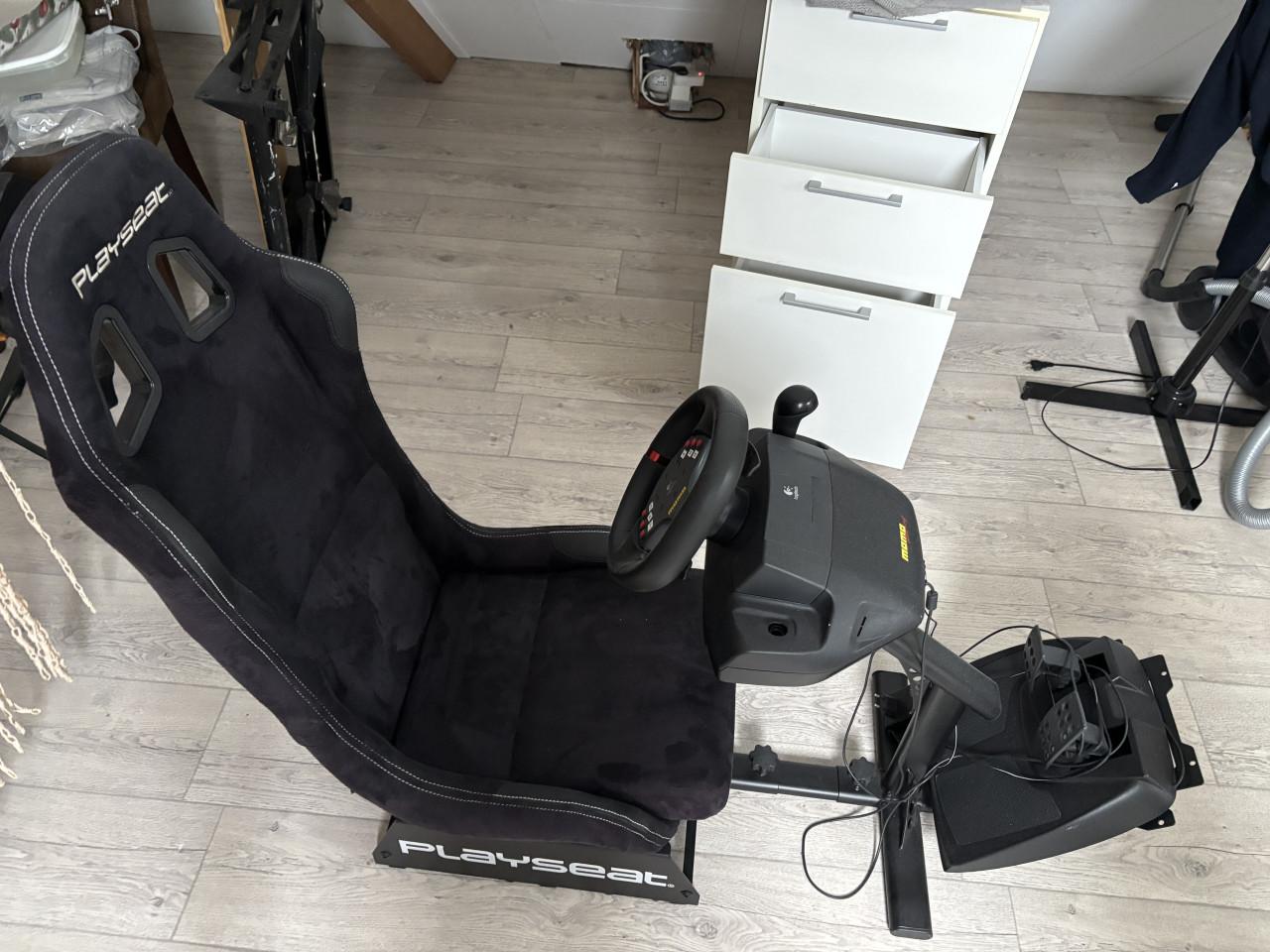 PlaySeat Evolution met racestuur